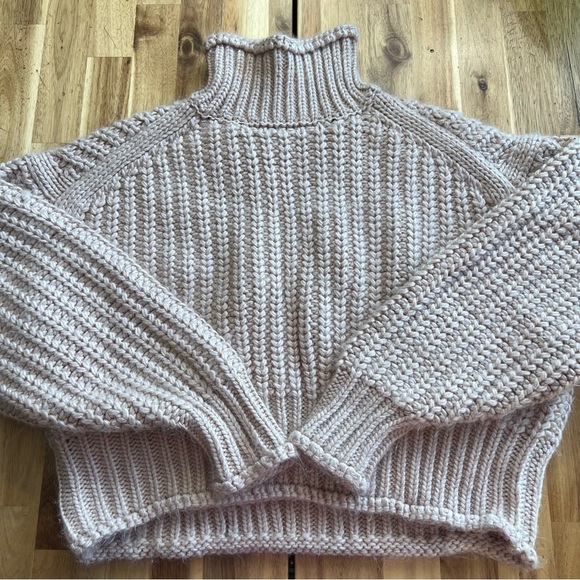 H&M Sweaters - Chunky Knit Turtleneck Sweater Beige Tan Women’s Small